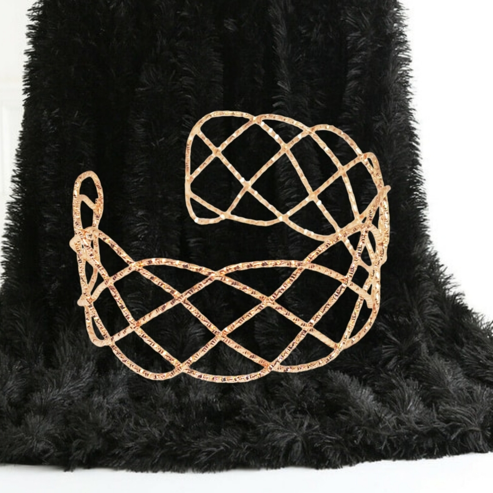 🌲10/$20. Gold Tone Open Cuff Bracelet - Picture 3 of 7